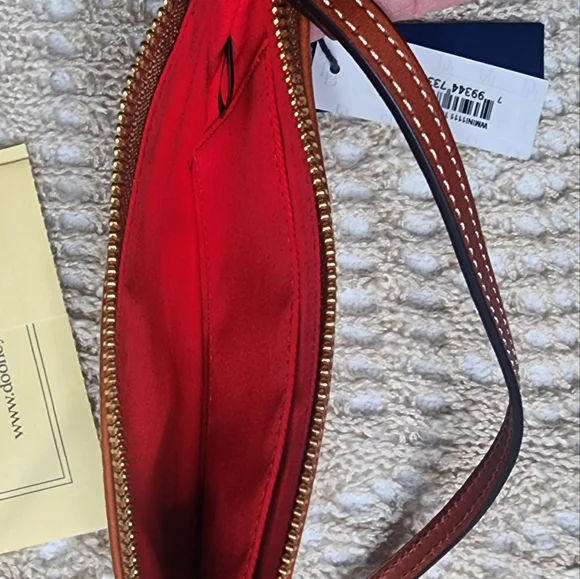 Dooney & Bourke wallet/wristlet New with Tags! - Picture 4 of 8